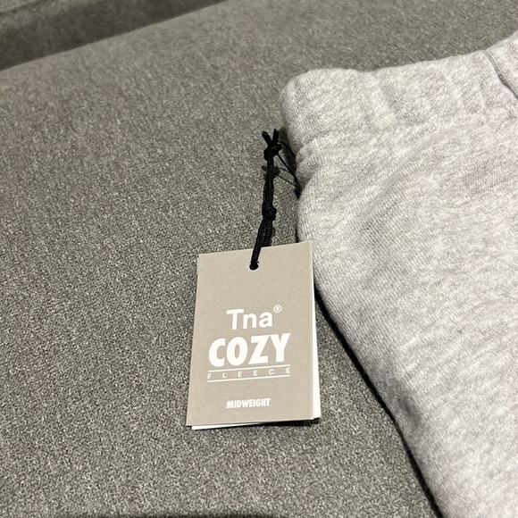 ARITZIA COZY CLASSIC SWEATSHORT - Picture 2 of 3